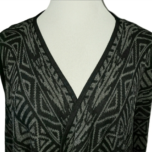 A. Byer Open Waterfall Cardigan Aztec Print Medium - Picture 4 of 6